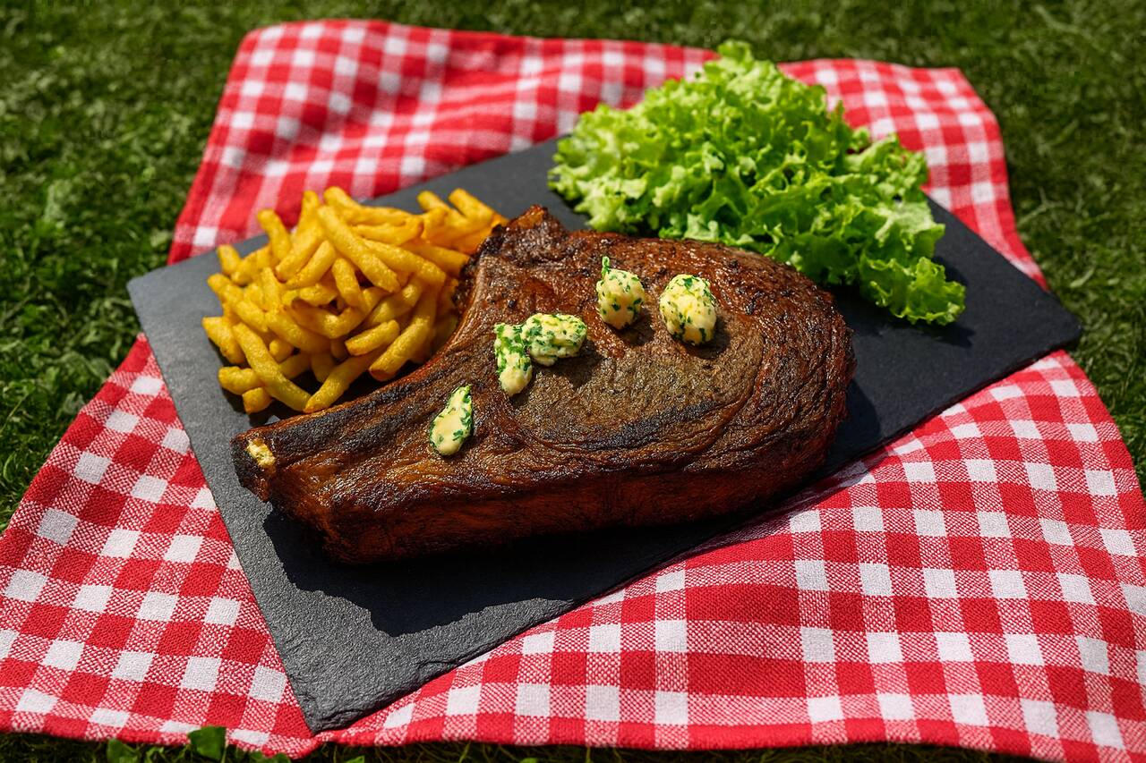 Côte de bœuf grillée au four à bois Maximus avec cuisson parfaite