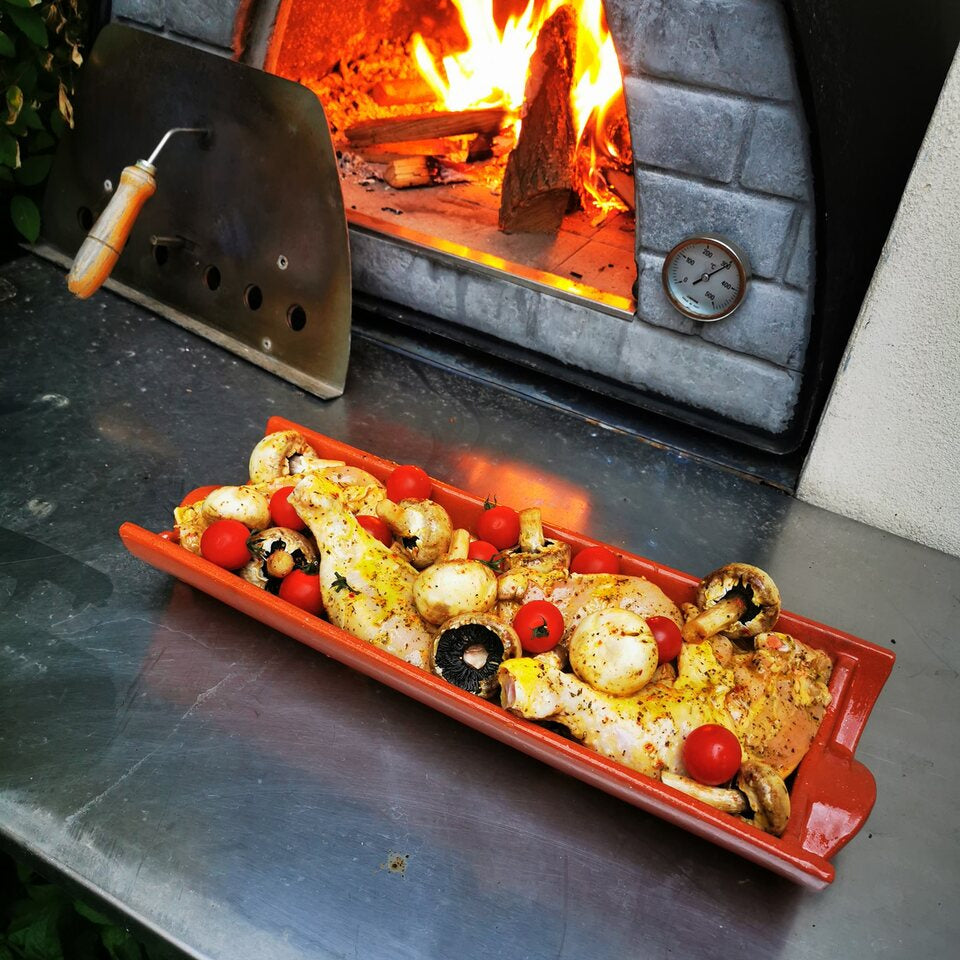 Plats de printemps cuits au barbecue et four à bois avec légumes frais