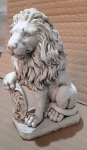 Picture of Statue d'un Lion avec écusson AR329E