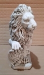 Picture of Statue d'un Lion avec écusson AR329E